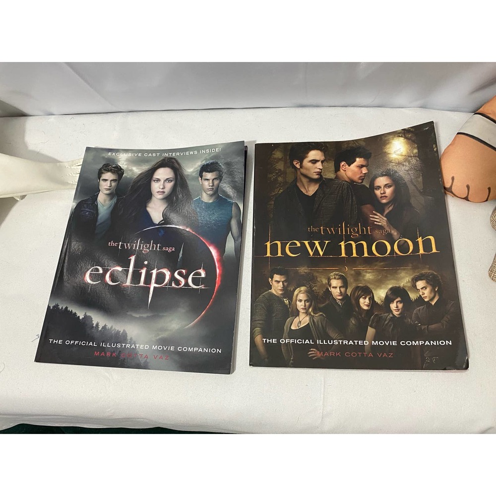 The Twilight Saga New Moon & Eclipse Illustrated Movie Companion Mix Lot of 2